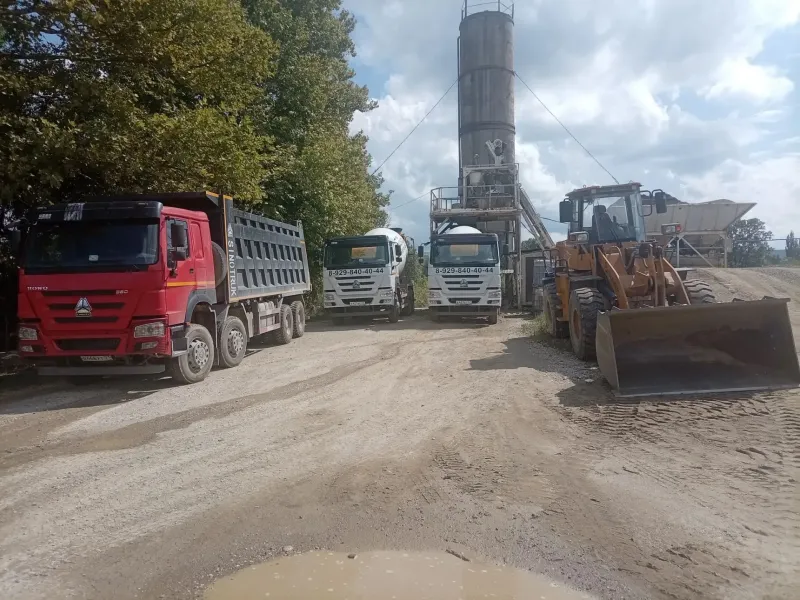 Автобетоносмесители РБУ «Хаджох» на территории производства